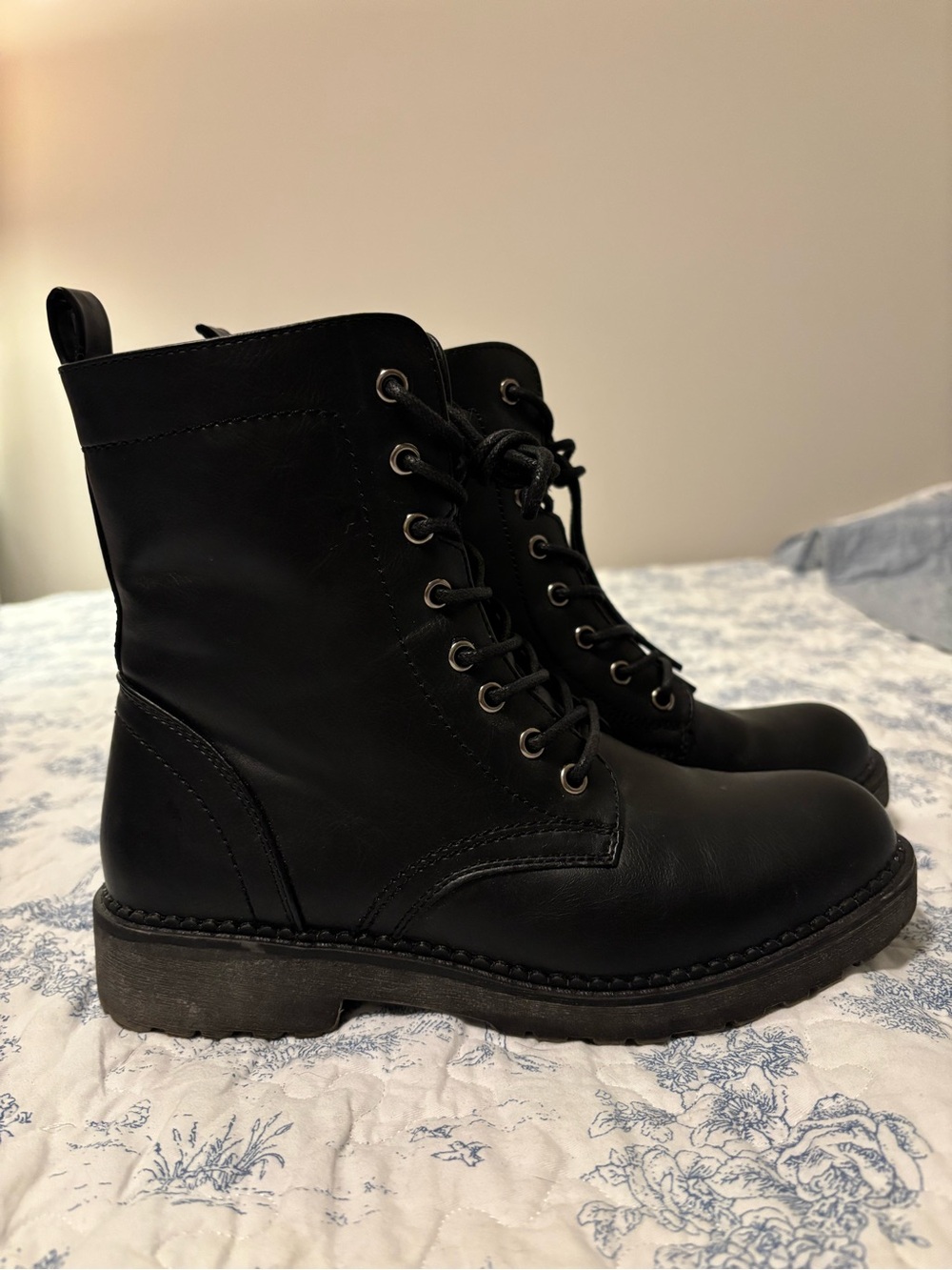 Women's Black Lace-Up Combat Boots - Classic Leather Style